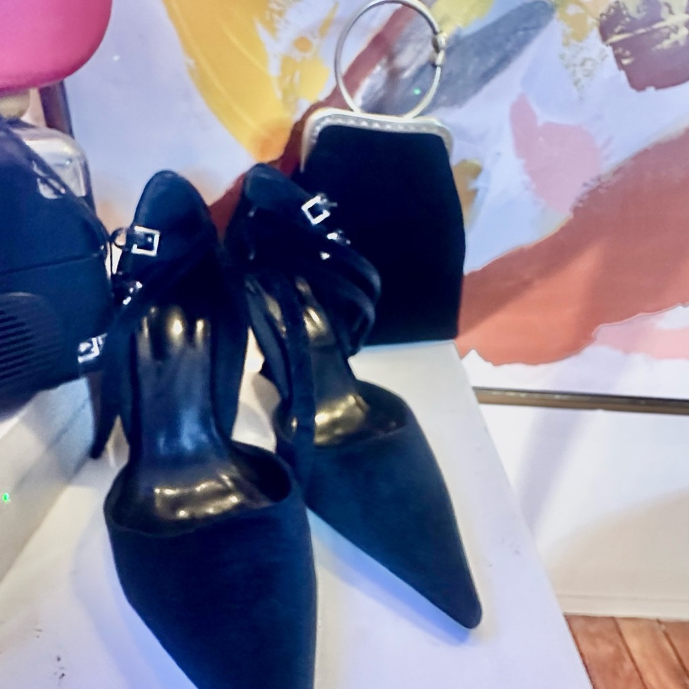 Chic Black Pointed Toe Heels